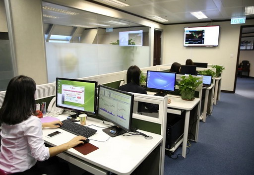 爱上海：Dreamlike Light Show： Experience the wonderful charm of night Shanghai!