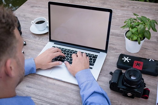 爱上海：Dreamlike Light Show： Experience the wonderful charm of night Shanghai!